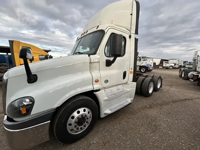 2017 FREIGHTLINER CASCADIA 125a443a5c019cb5d0b7aad61345c068dab