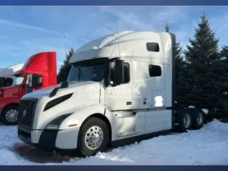 2025 VOLVO VNL64T760