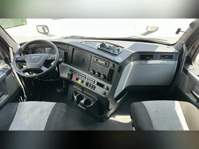 2021 Freightliner Cascadia 126