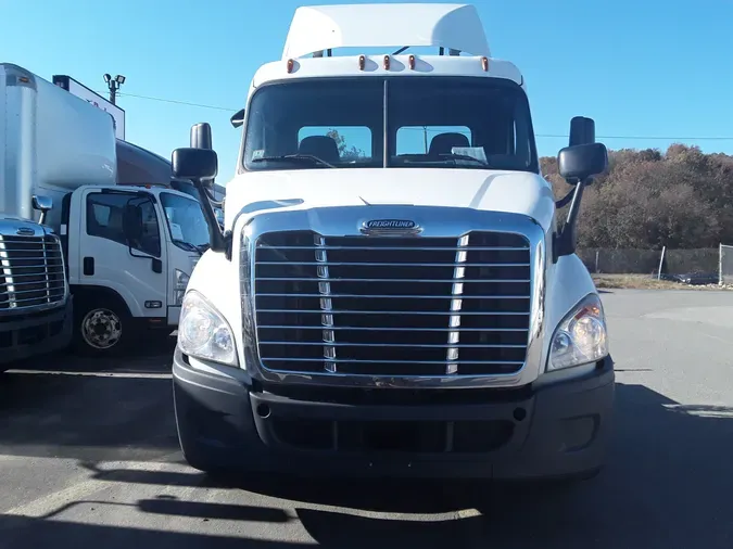 2016 FREIGHTLINER/MERCEDES CASCADIA 113