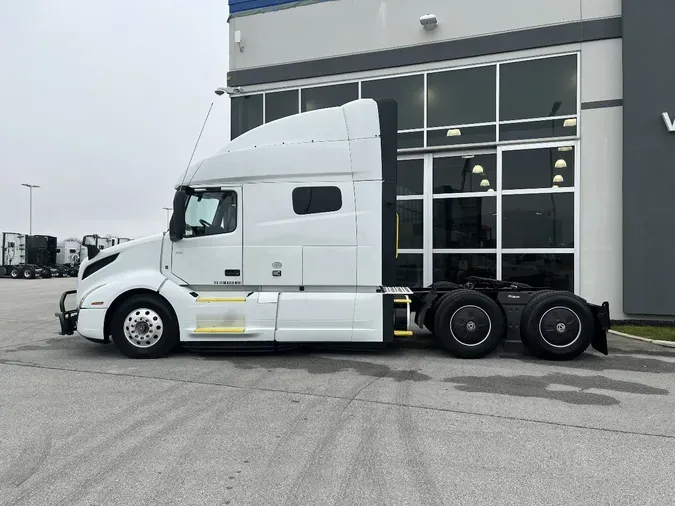 2022 VOLVO VNL64T740