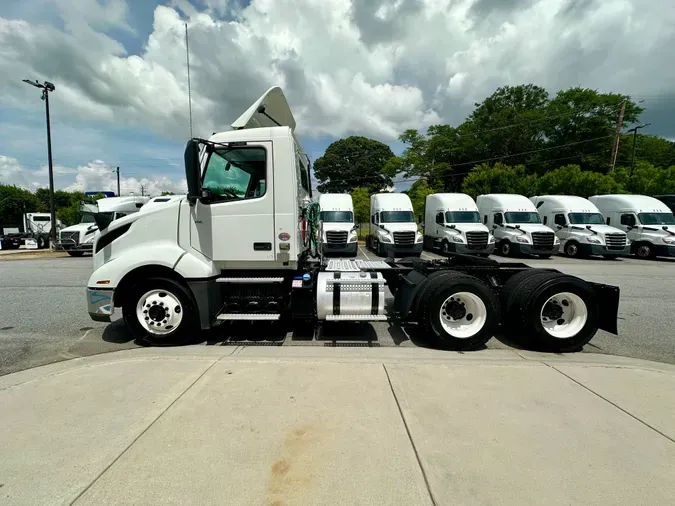 2019 Volvo VNL64T300