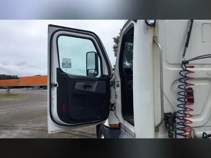 2021 Freightliner Cascadia 126
