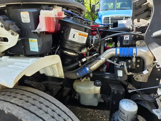 2016 FREIGHTLINER M2 106