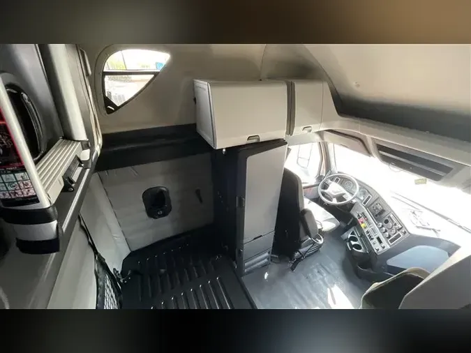 2020 FREIGHTLINER CA126