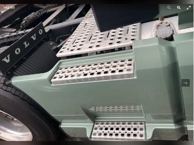 2025 VOLVO VNL64T760