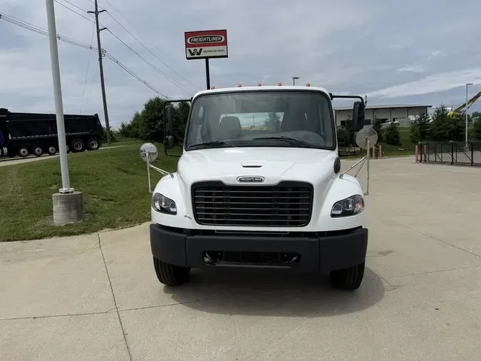 2022 Freightliner BUSINESS CLASS M2 106