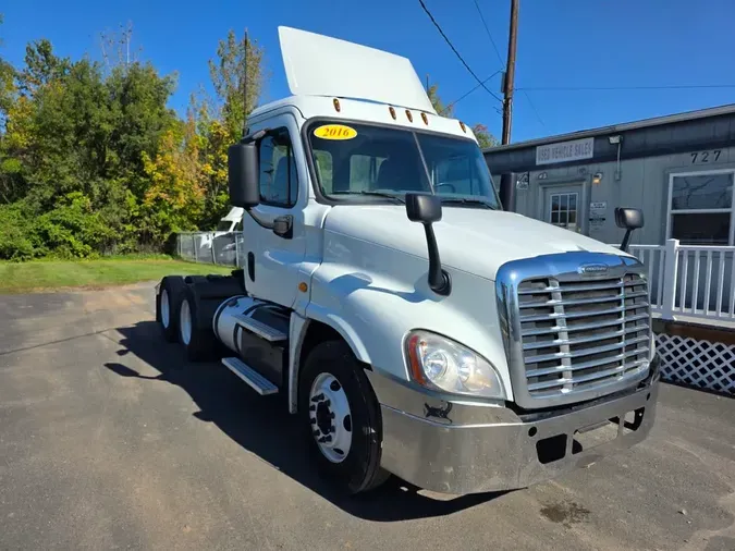 2016 FREIGHTLINER/MERCEDES CASCADIA 125