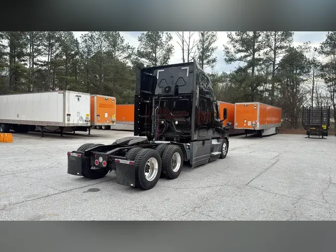 2021 Freightliner Cascadia 126