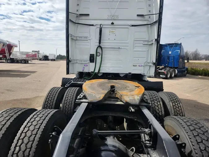 2023 VOLVO VNL64T760