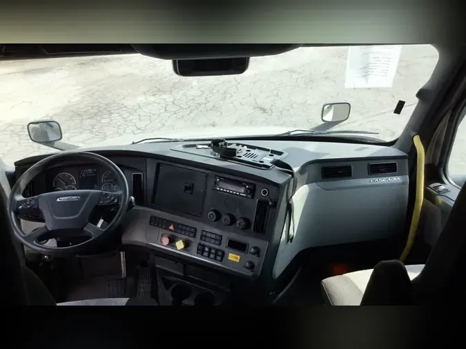 2022 Freightliner Cascadia 126
