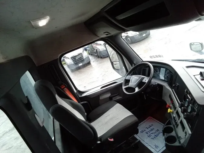 2019 Freightliner Cascadia 126a45c82410ae91b1ef71f0941f11c0791