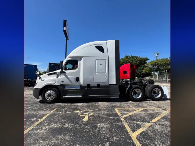 2020 Freightliner Cascadia 126