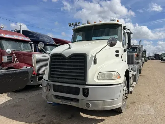2014 MACK PINNACLE CXU613
