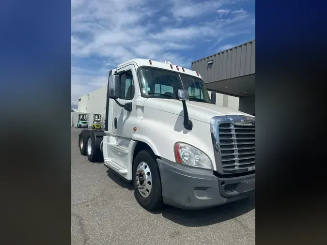 2016 FREIGHTLINER/MERCEDES CASCADIA 125a463eaf0c2f223a97cffd1299bab57c5