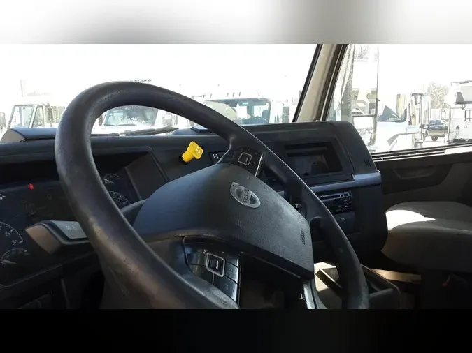 2019 Volvo VNL300