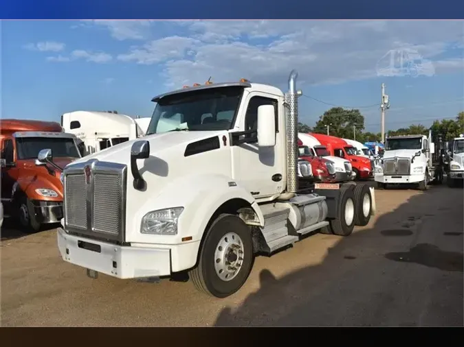 2020 KENWORTH T880