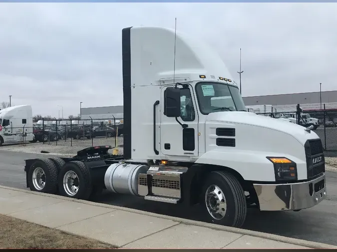 2025 MACK AN64T