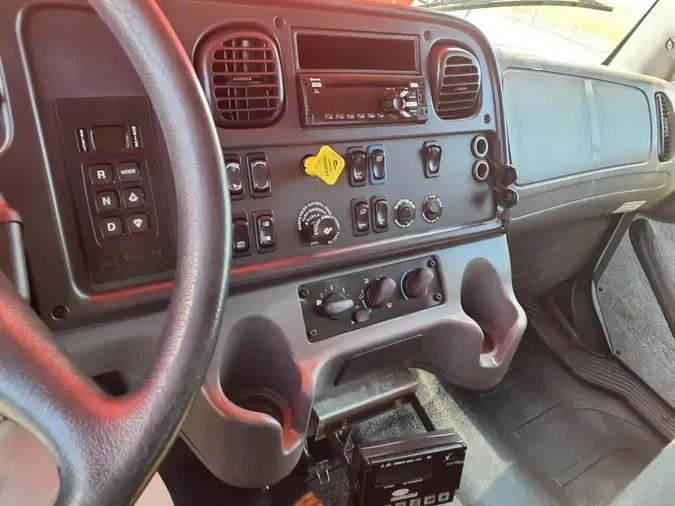 2018 FREIGHTLINER M2 106