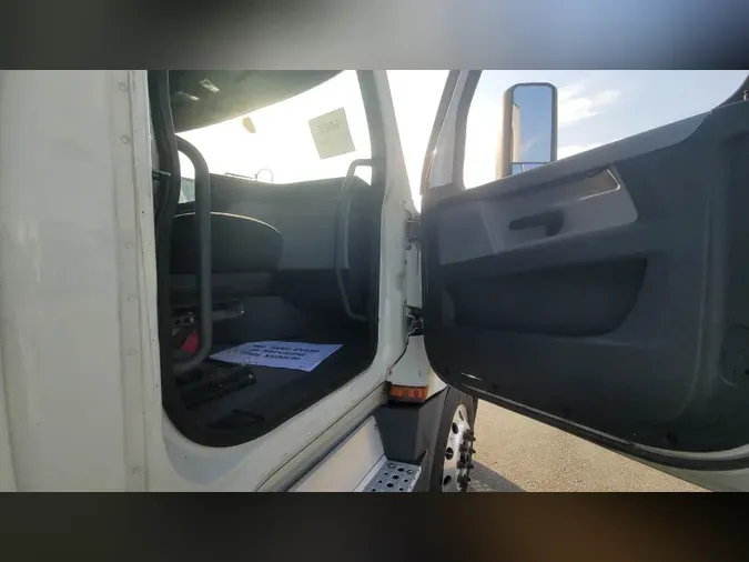2019 Freightliner Cascadia 126