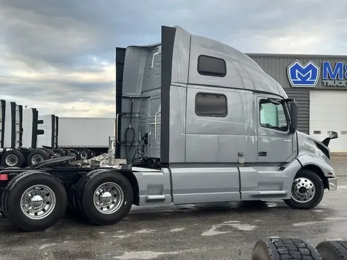 2022 VOLVO VNL64T860