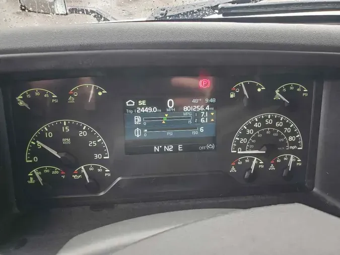 2019 VOLVO VNL760