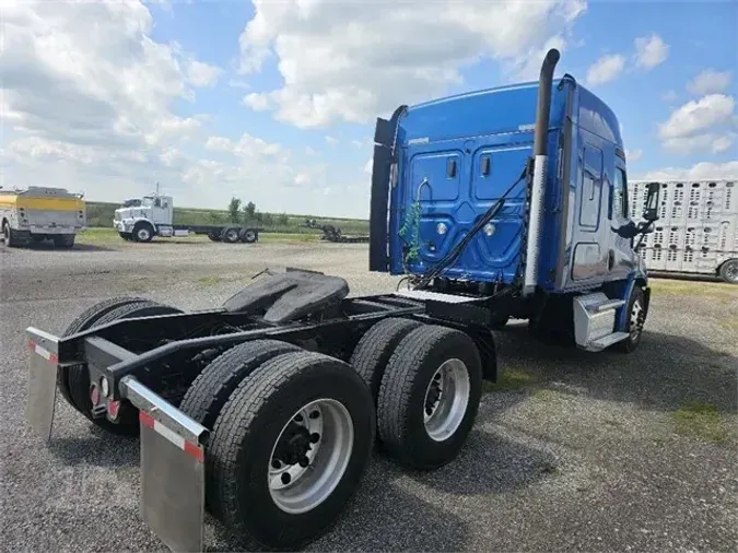 2018 FREIGHTLINER CASCADIA 113