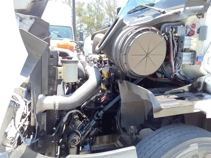 2019 NAVISTAR INTERNATIONAL RH613 DAYCAB S/A