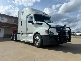 2020 Freightliner Cascadia 126