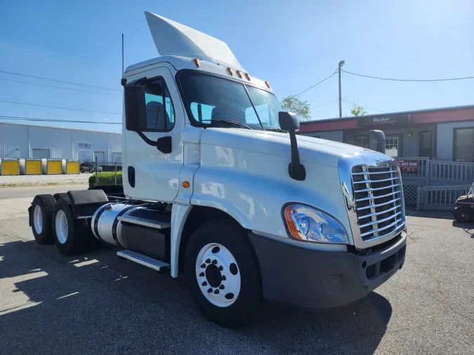 2016 FREIGHTLINER/MERCEDES CASCADIA 125