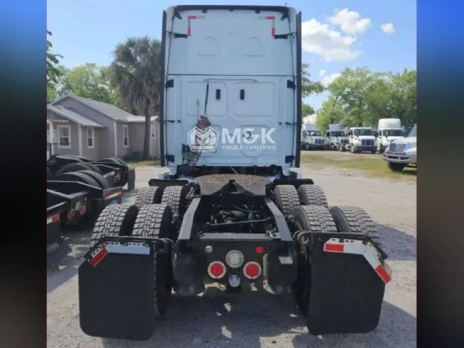 2020 FREIGHTLINER Cascadia 126