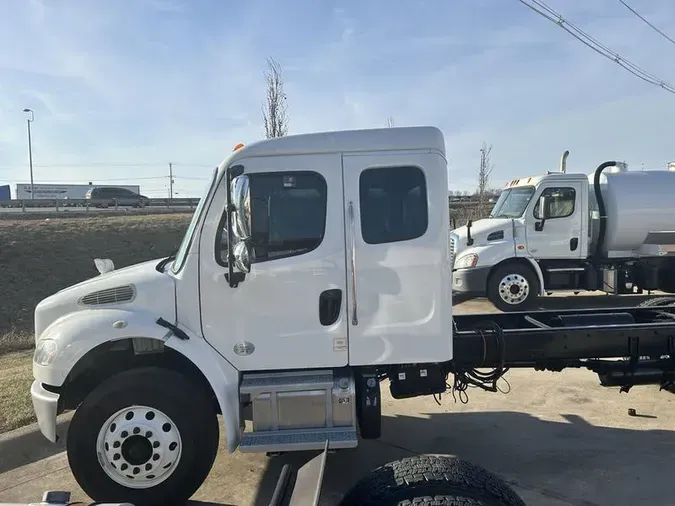 2019 Freightliner M2 106