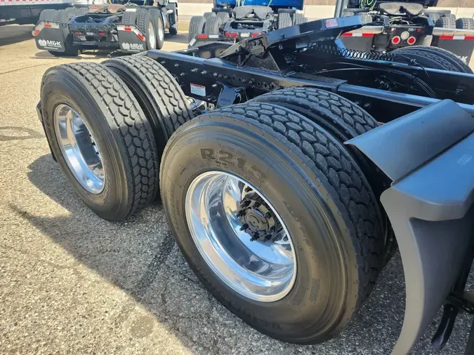 2022 FREIGHTLINER Cascadia 126