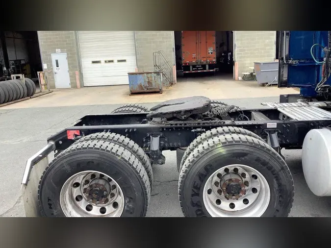 2022 Volvo VNL 760