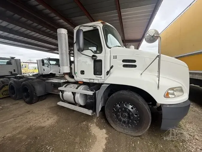 2005 MACK VISION CX613a489b728672049551e078e9f36ff5c98