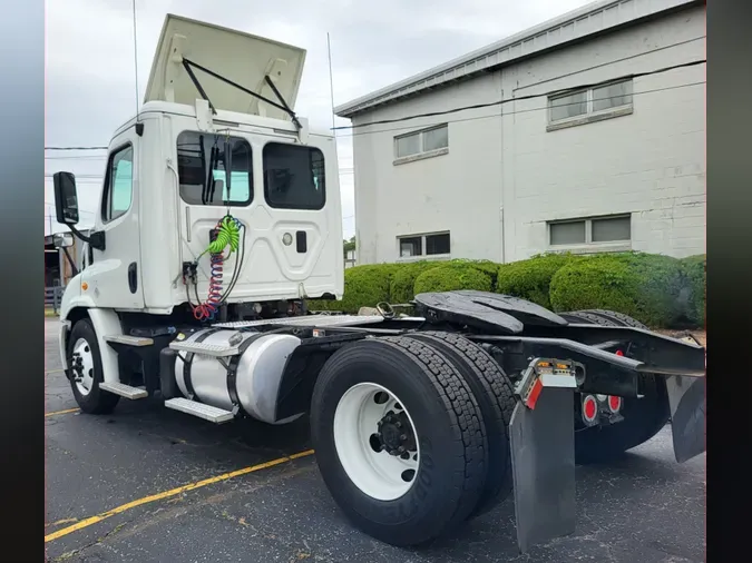 2016 FREIGHTLINER/MERCEDES CASCADIA 113