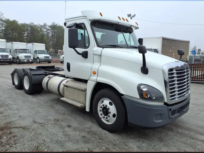 2019 FREIGHTLINER/MERCEDES CASCADIA 125