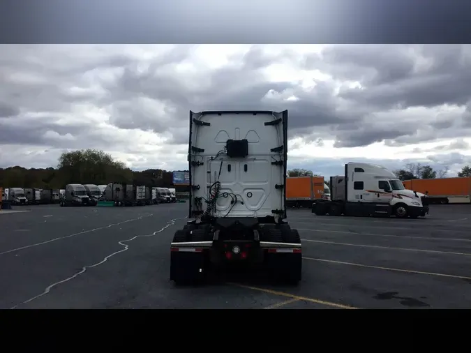 2022 Freightliner Cascadia 126