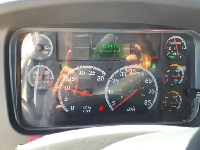 2018 FREIGHTLINER M2 106