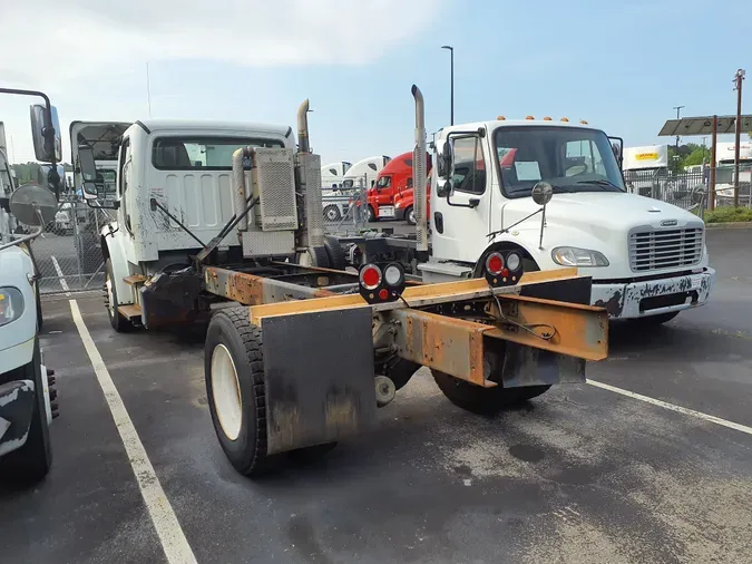 2015 FREIGHTLINER/MERCEDES M2 106