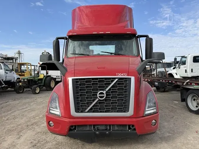 2022 VOLVO VNR64T300