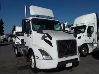 2020 VOLVO VNR42T 300