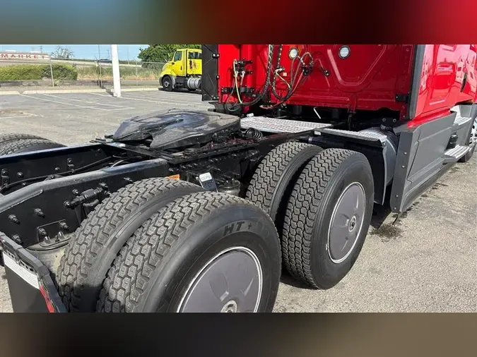 2022 FREIGHTLINER CA126