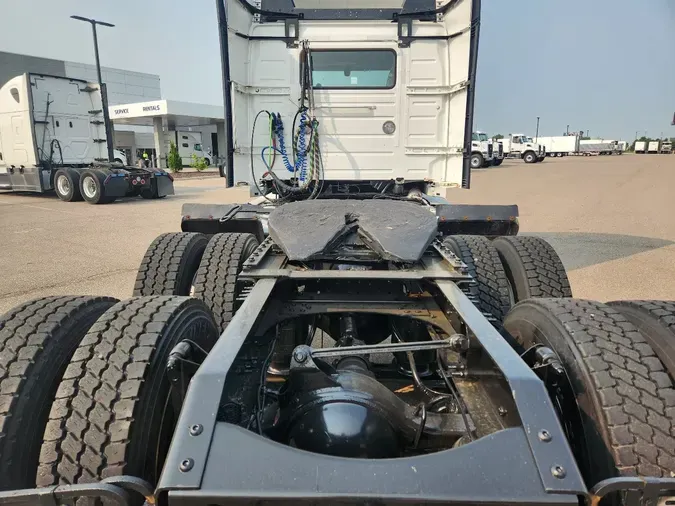 2020 VOLVO VNR64T300