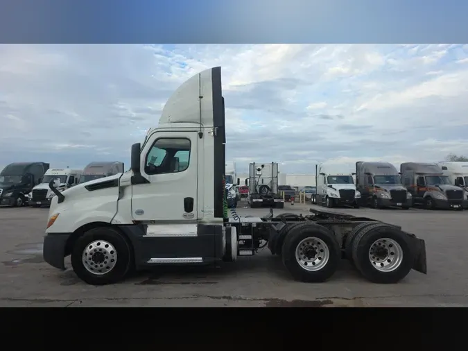 2020 Freightliner Cascadia 126