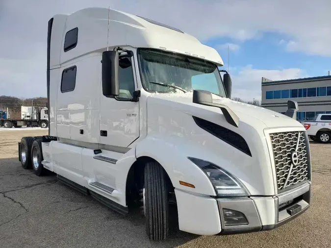 2023 VOLVO VNL64T860