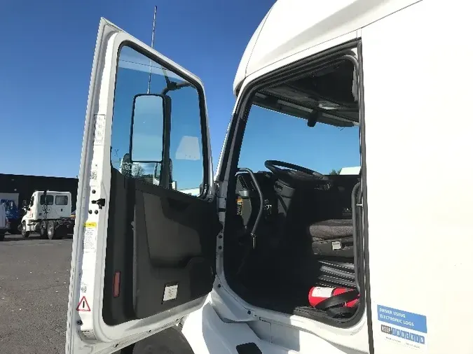 2019 Volvo VNL64760