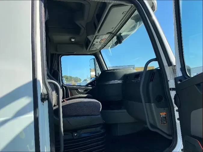 2019 Volvo VNL64760