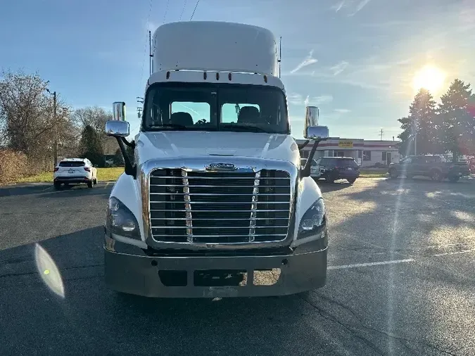 2017 Freightliner X12564ST