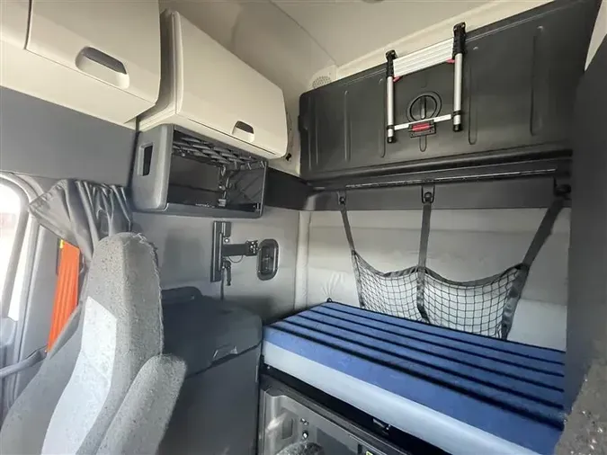2020 FREIGHTLINER CA126